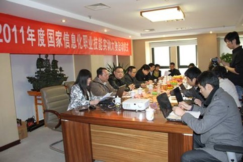 2011��ȇ�(gu��)����Ϣ���I(y��)���܌�(sh��)Ӗ(x��n)��ِ ����(d��ng)�xʽ���״Ό��(xi��ng)��Ӗ(x��n)�A�M�ɹ�