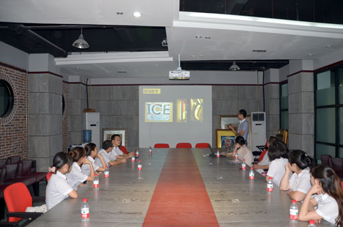 �ؑc���A�̎����M��I��У�󹲰lչ