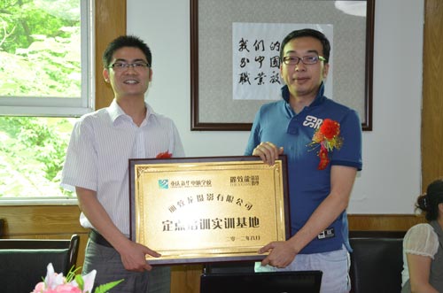 У�����������Ӣ��