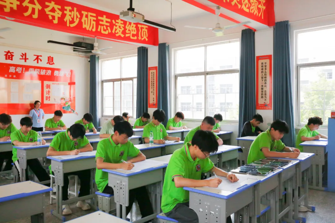 ���ͺ������A��(li��n)�W(w��ng)�Ƽ��W(xu��)У2025���＾��������(d��ng)����������(m��ng)���͘I(y��)�o(h��)��