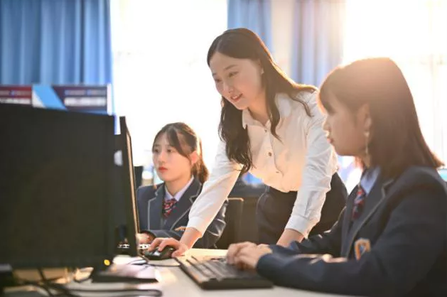 �ϼ�У��Ů���Wʲô���I�þ͘I��